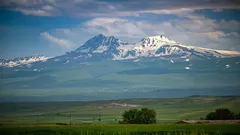 V Arménsku je miesto, kde autá samy stúpajú do kopca: vedci sa o tom dodnes dohadujú