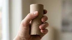 Budete prekvapení, že malá kartónová vložka dokáže úplne zmeniť vôňu v kúpeľni – bez zbytočnej námahy